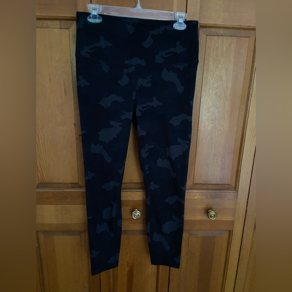YOGALICIOUS LEGGINGS BUNDLE - Picture 3 of 4